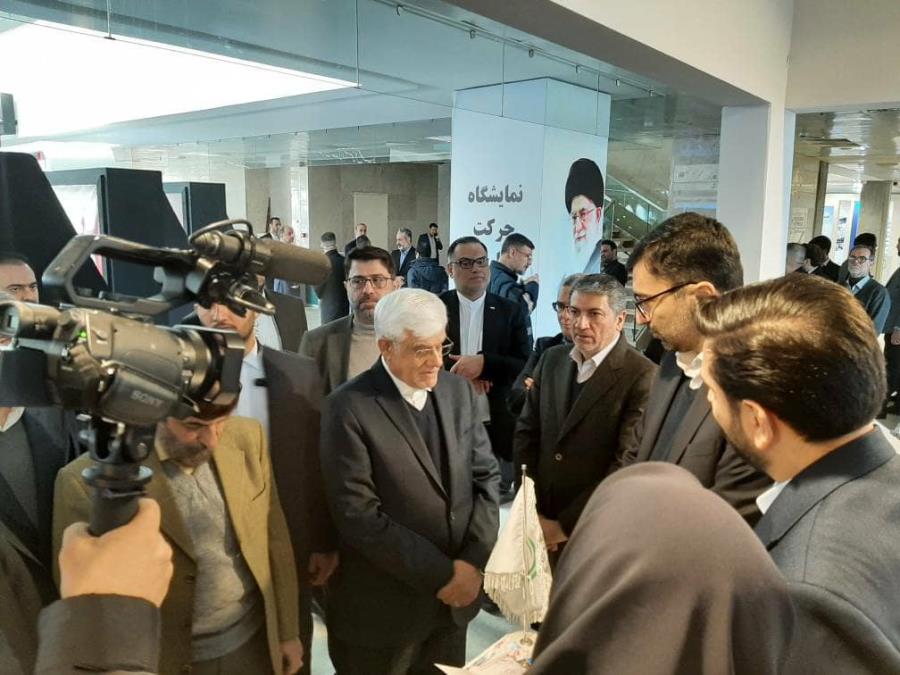 بازدید معاون اول رئیس‌جمهور و معاون اقتصادی دفتر مقام معظم رهبری از غرفه هیأت امنای صرفه‌جویی ارزی در افتتاحیه نمایشگاه توانمندسازی محلات کم‌برخوردار